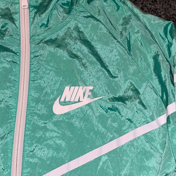 NIKE Windbreaker Women’s Jacket Green Small EUC - Picture 6 of 10